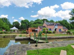 🌿 La Cueilleuse – Café culturel, fournil et guinguette au bord du canal